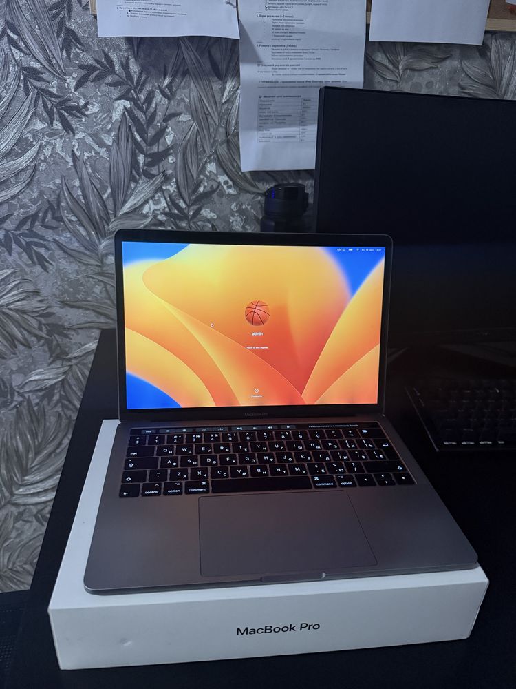 Mac Book Pro 2018 Touch Bar 100W