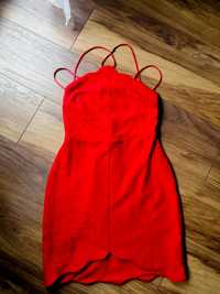Czerwona sukienka Topshop S w kwiaty bez pleców krótka