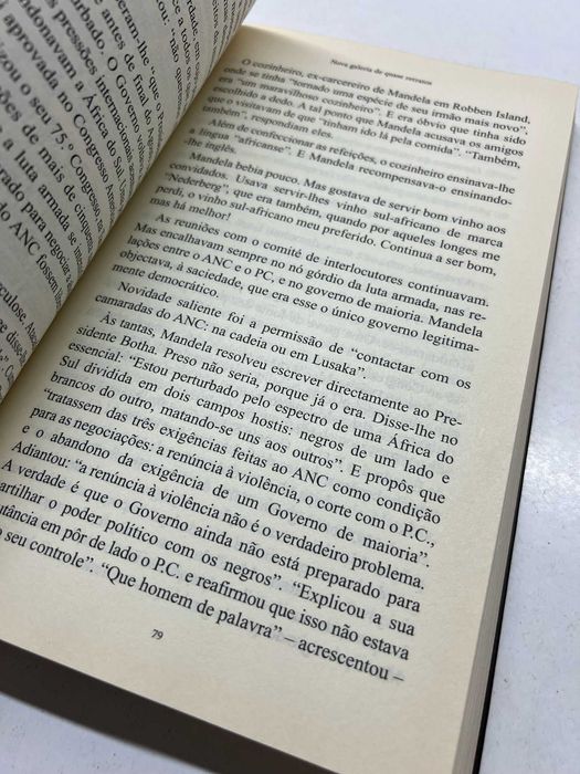 Livro - Nova Galeria de Quase Retratos (ctt editorial grátis)