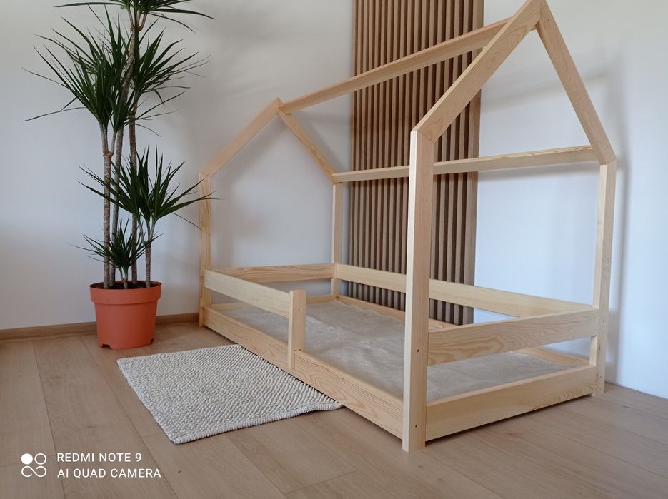 160x80 Łóżko domek naturalna sosna - stelaż gratis
