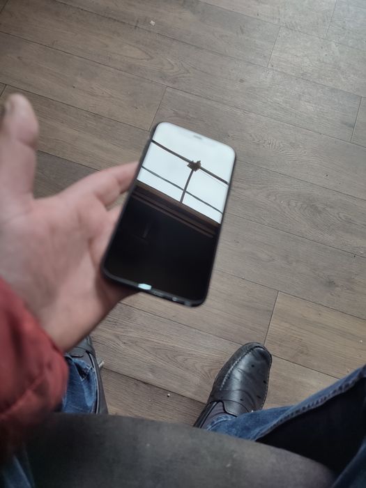 iPhone XR читайте описание