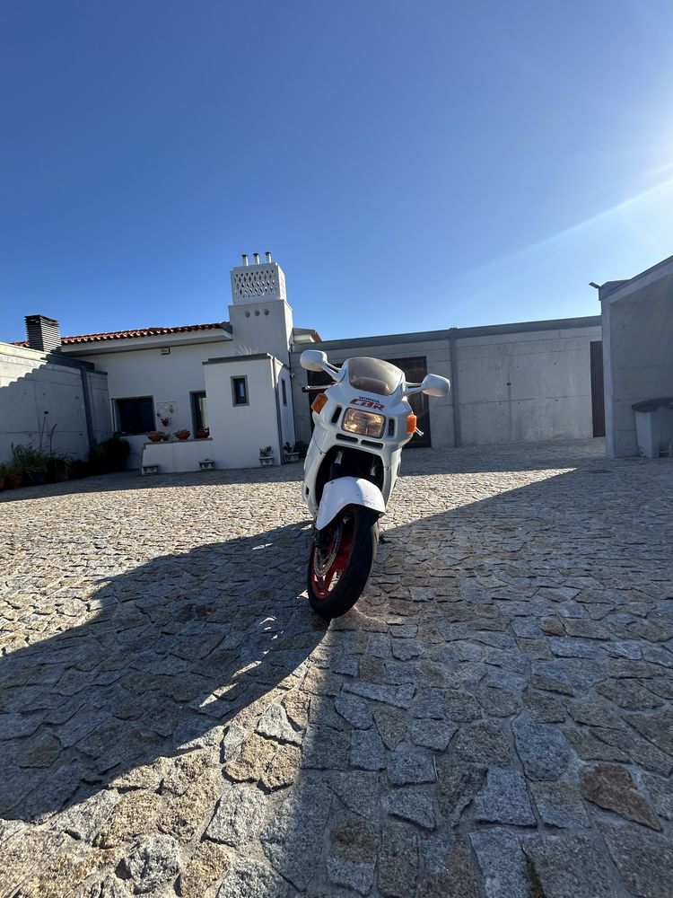 Honda CBR 1000F SC21 – Clássica de 1987