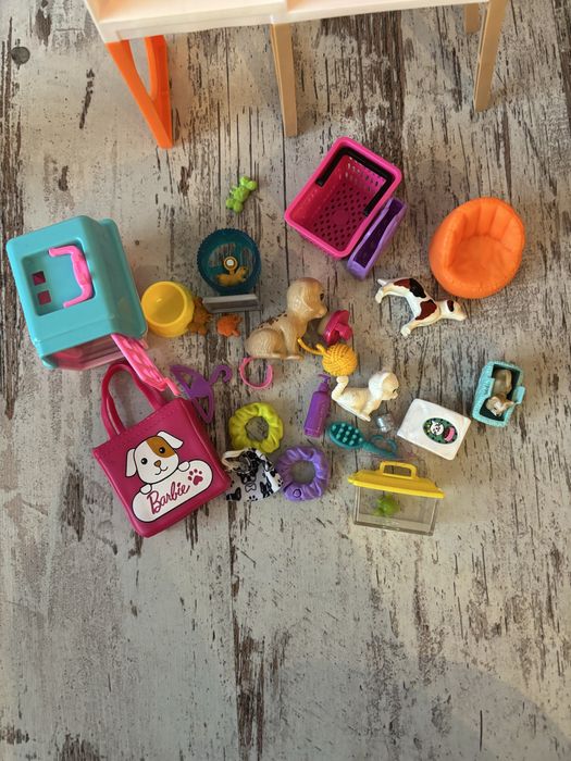 Lalka Barbie zestaw Salon dla zwierząt piesek+ kotek i akcesoria GRG90