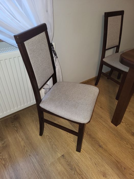 Stół z  krzesłami