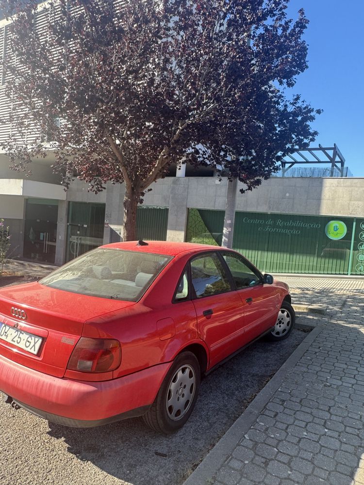 Audio A4 1998 vermelho