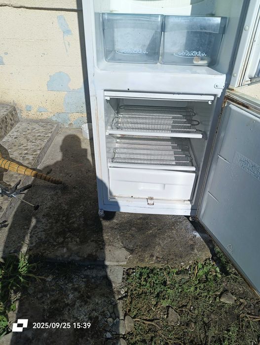 Продам холодильник