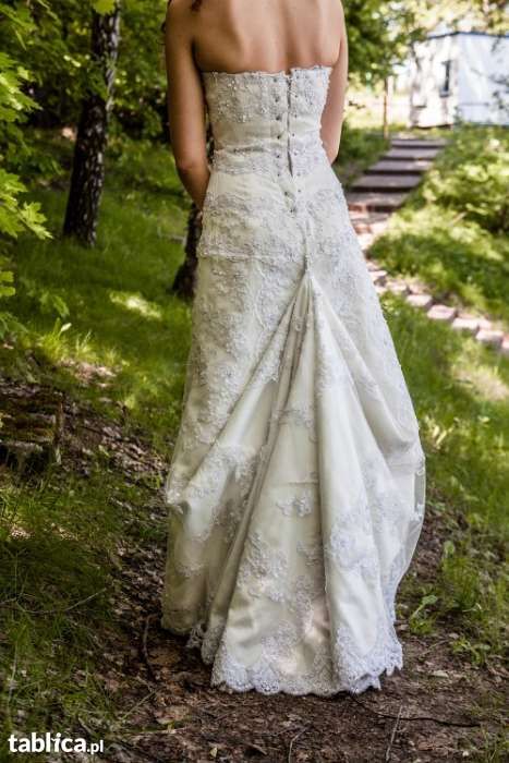 Ekskluzywna suknia ślubna z trenem z hiszpańskiej koronki rozmiar 36