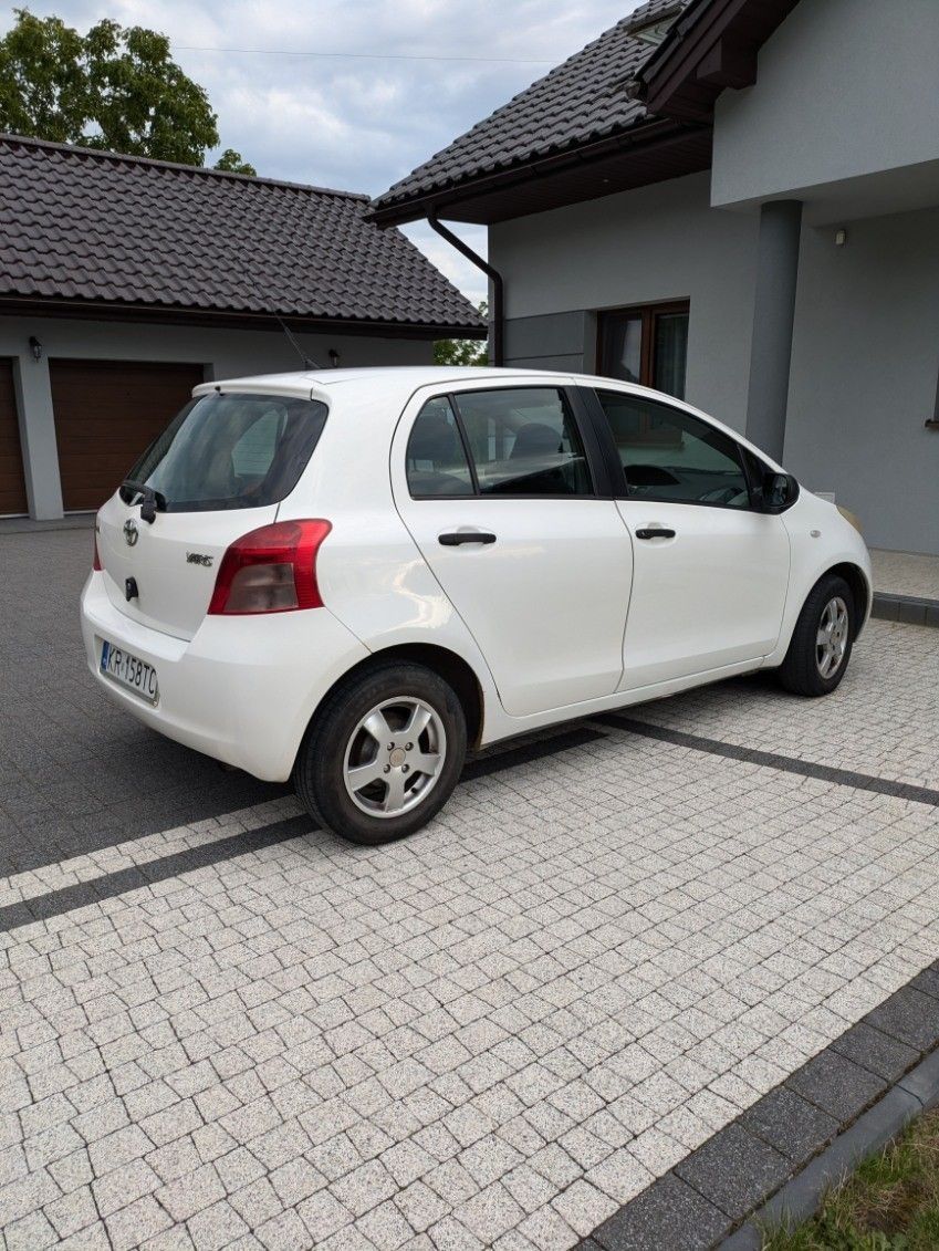 Toyota yaris biała 2006
