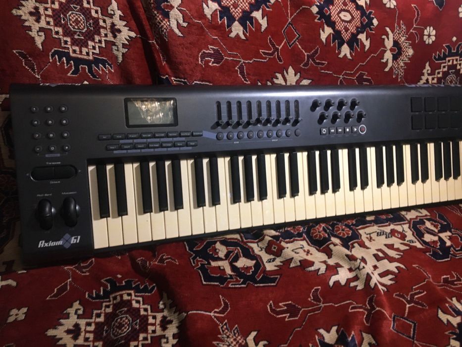 M-Audio Axiom 61 — професійна MIDI-клавіатура