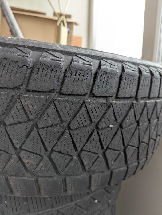Зимові шини Bridgestone Blizzak DM-V2 255/55 R18 98T