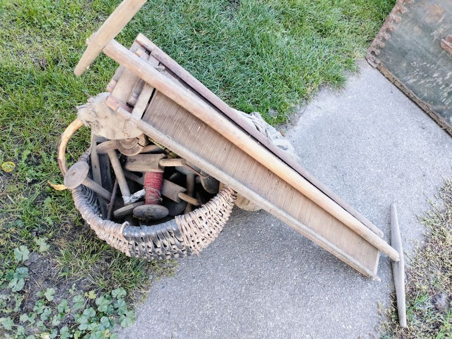 Starocie kufer, oficerki, kołowrotek