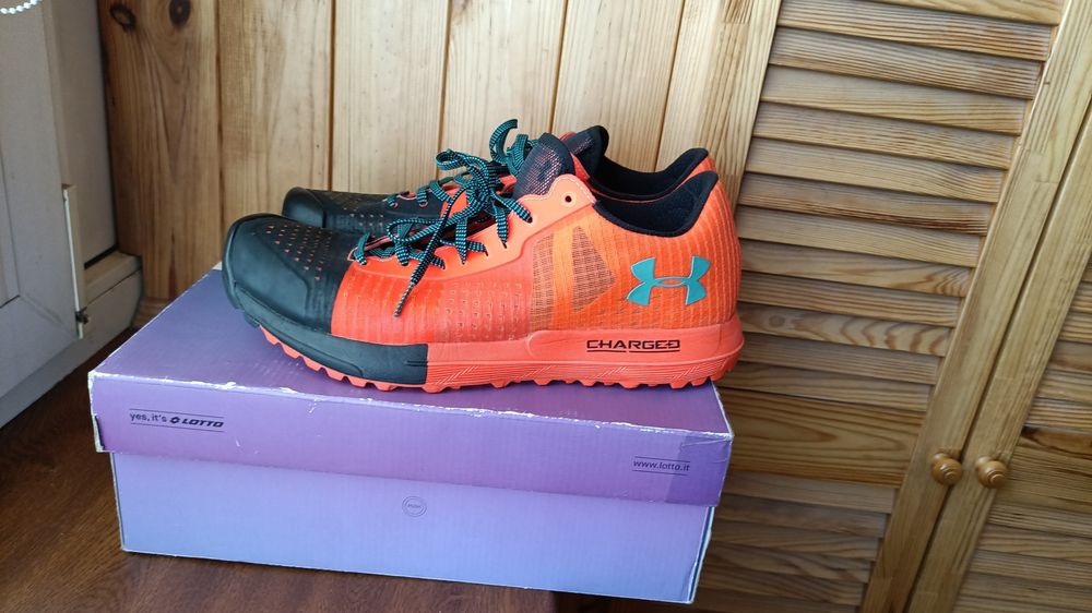 Кроссовки осенние водоотталкивающие Under ARMOUR.