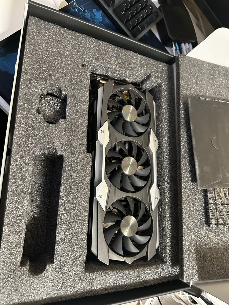 Продам Відеокарта ZOTAC GeForce GTX 1080 Ti 11GB