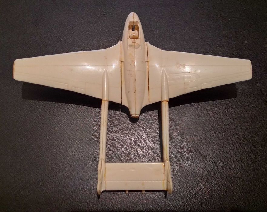 1980 год модель самолет истребитель Vampire RAF Байрактар