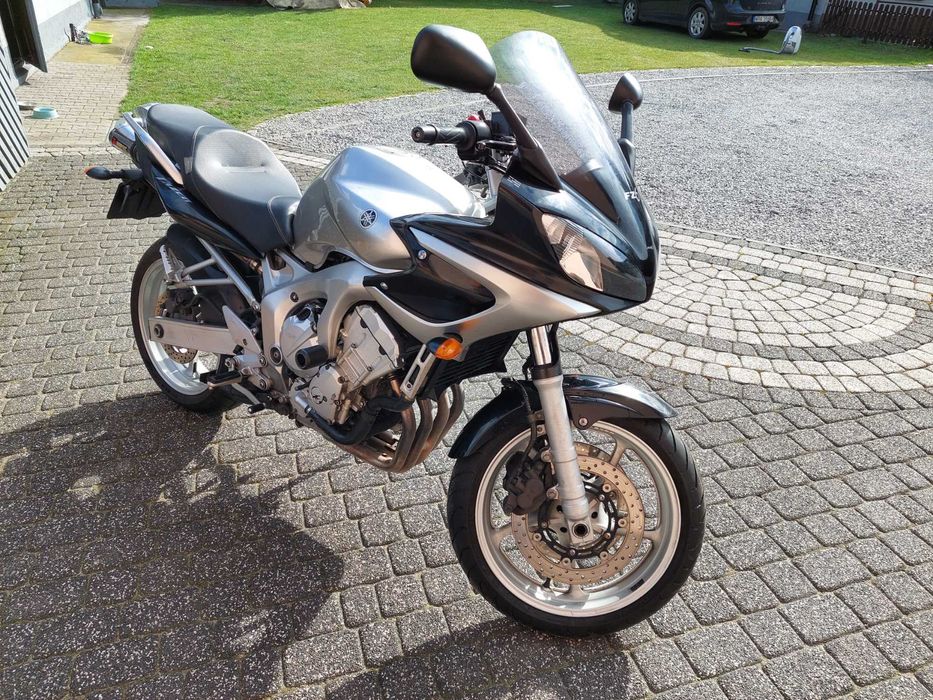 Yamaha FZ6 Fazer AKRAPOVIC