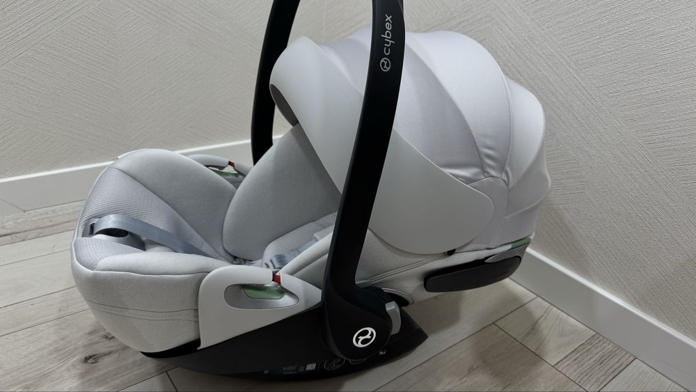 Автокрісло (автолюлька) Cybex Cloud T i-Size plus Platinum White