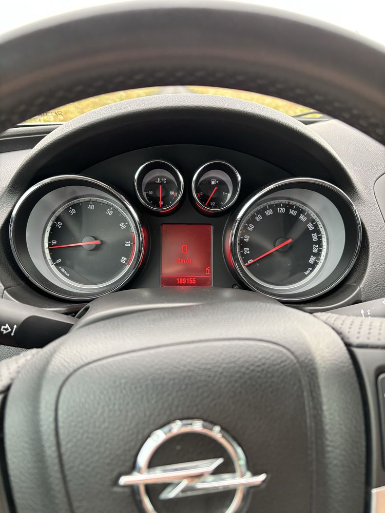 Opel Insignia 1.6 turbobenzyna