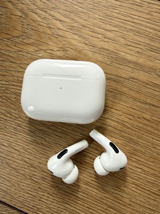 Oryginalne słuchawki Apple Airpods 2nd gen + etui Uniq
