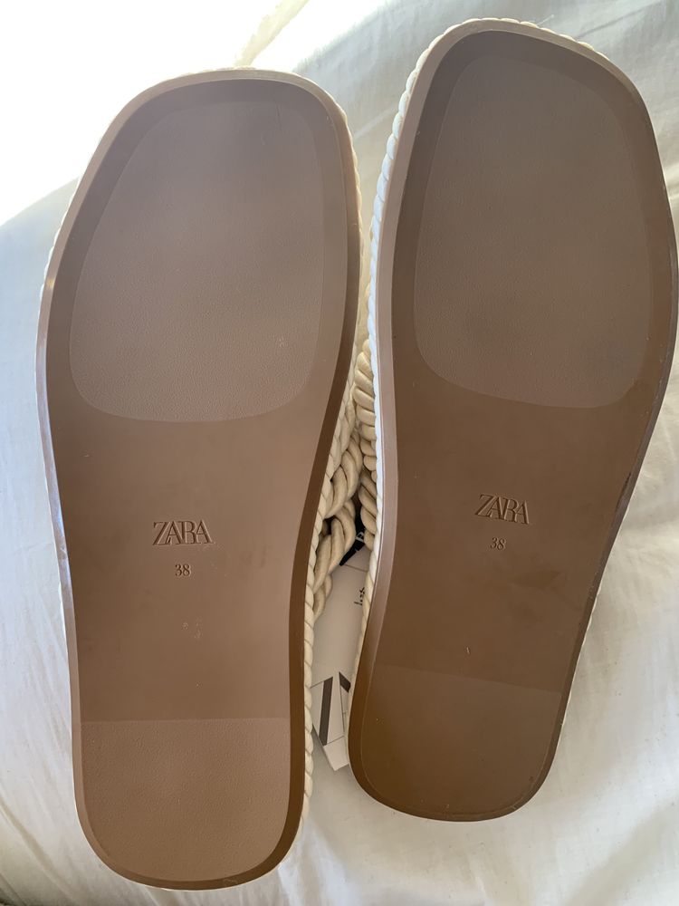 Sandálias Zara novas