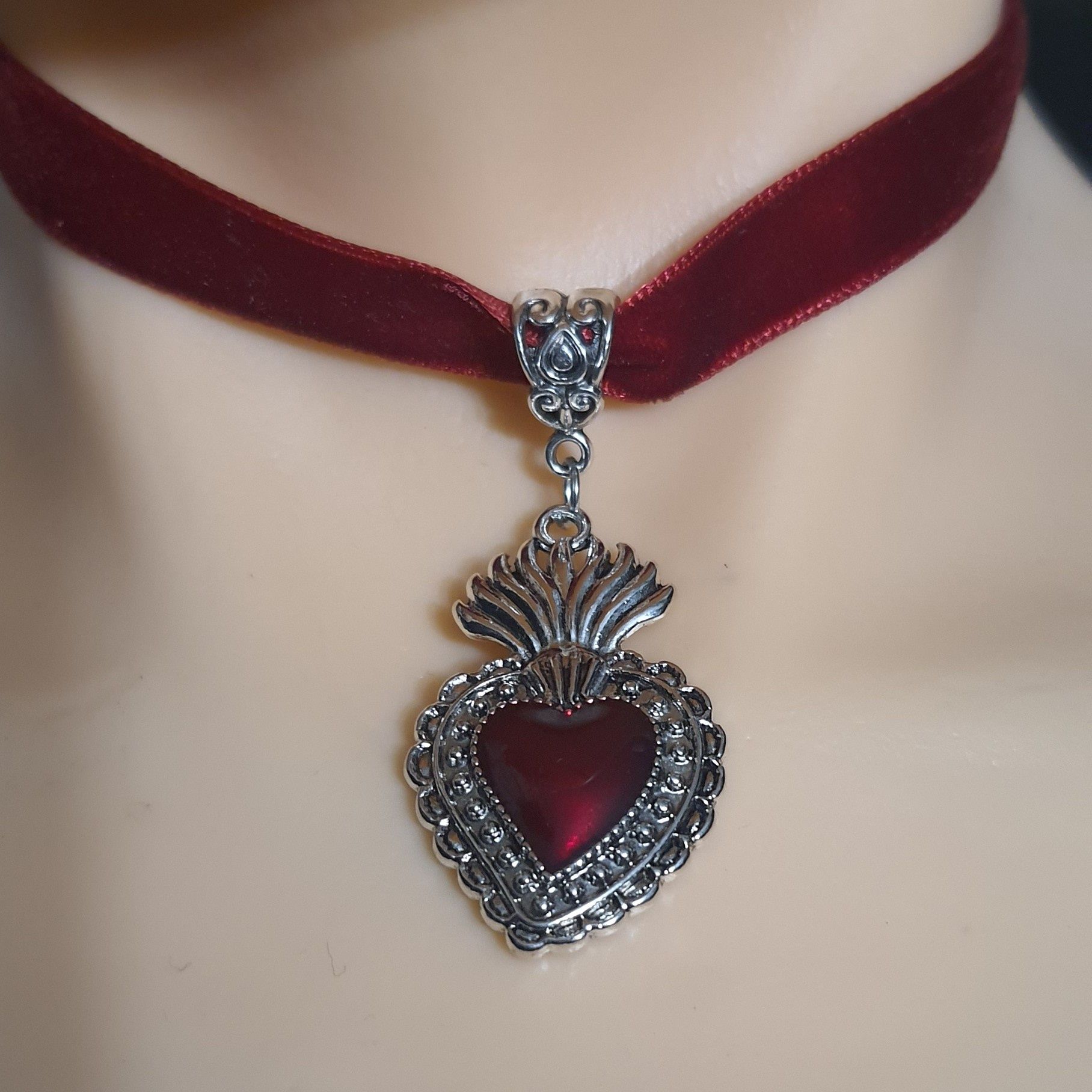 Choker serce czerwone czerwona aksamitka serduszko Lolita alternative