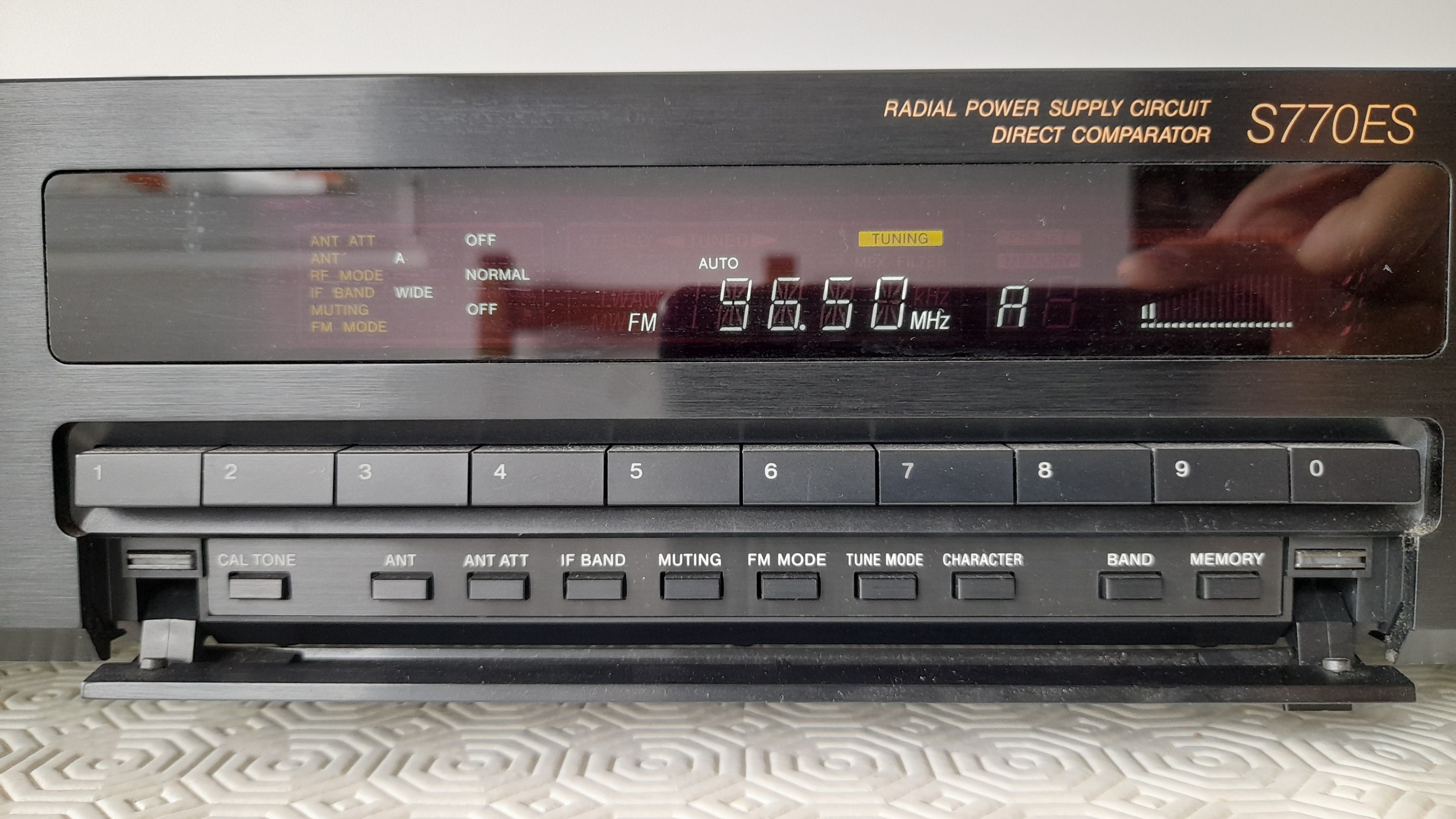 Sony ST - S770ES FM Stereo / FM-AM Radio Tuner