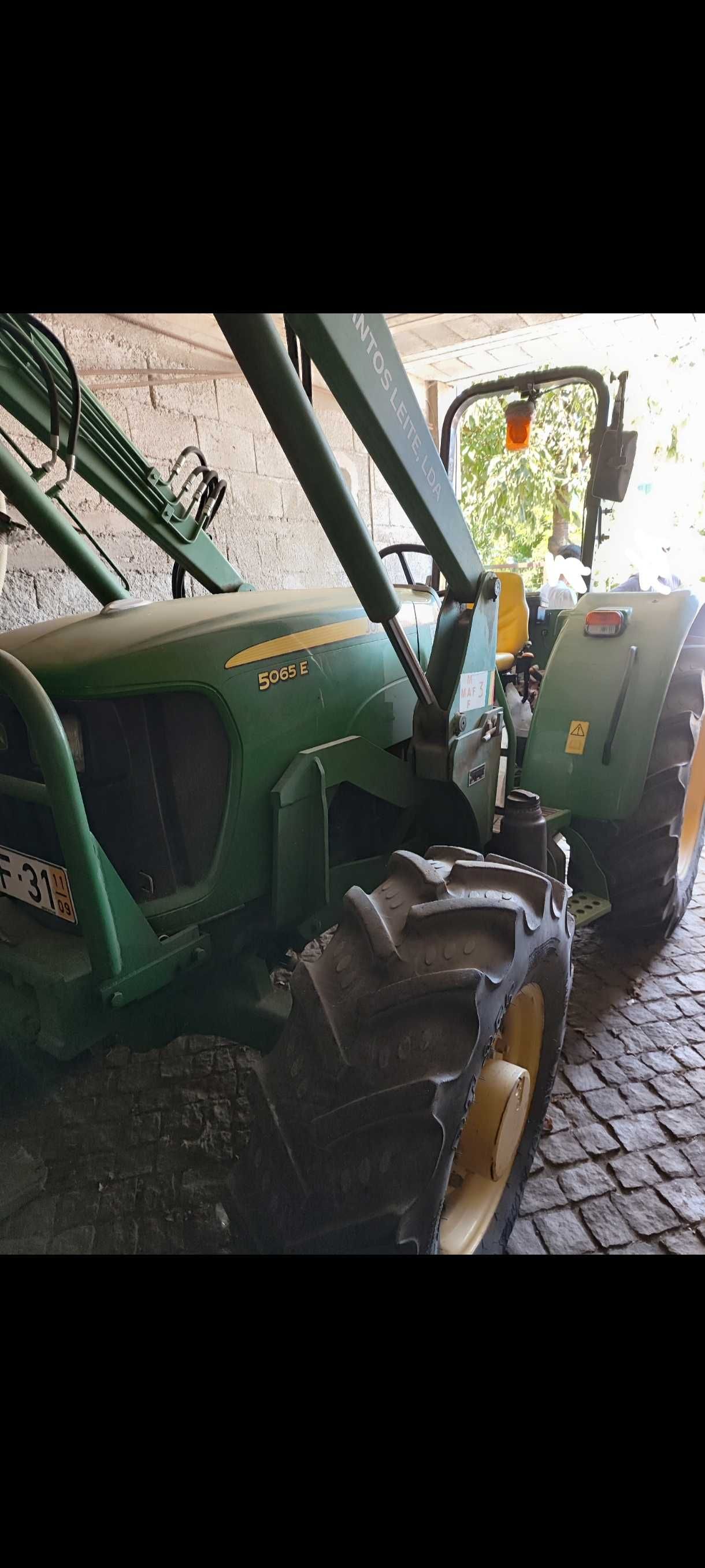 Trator John deer 65cv