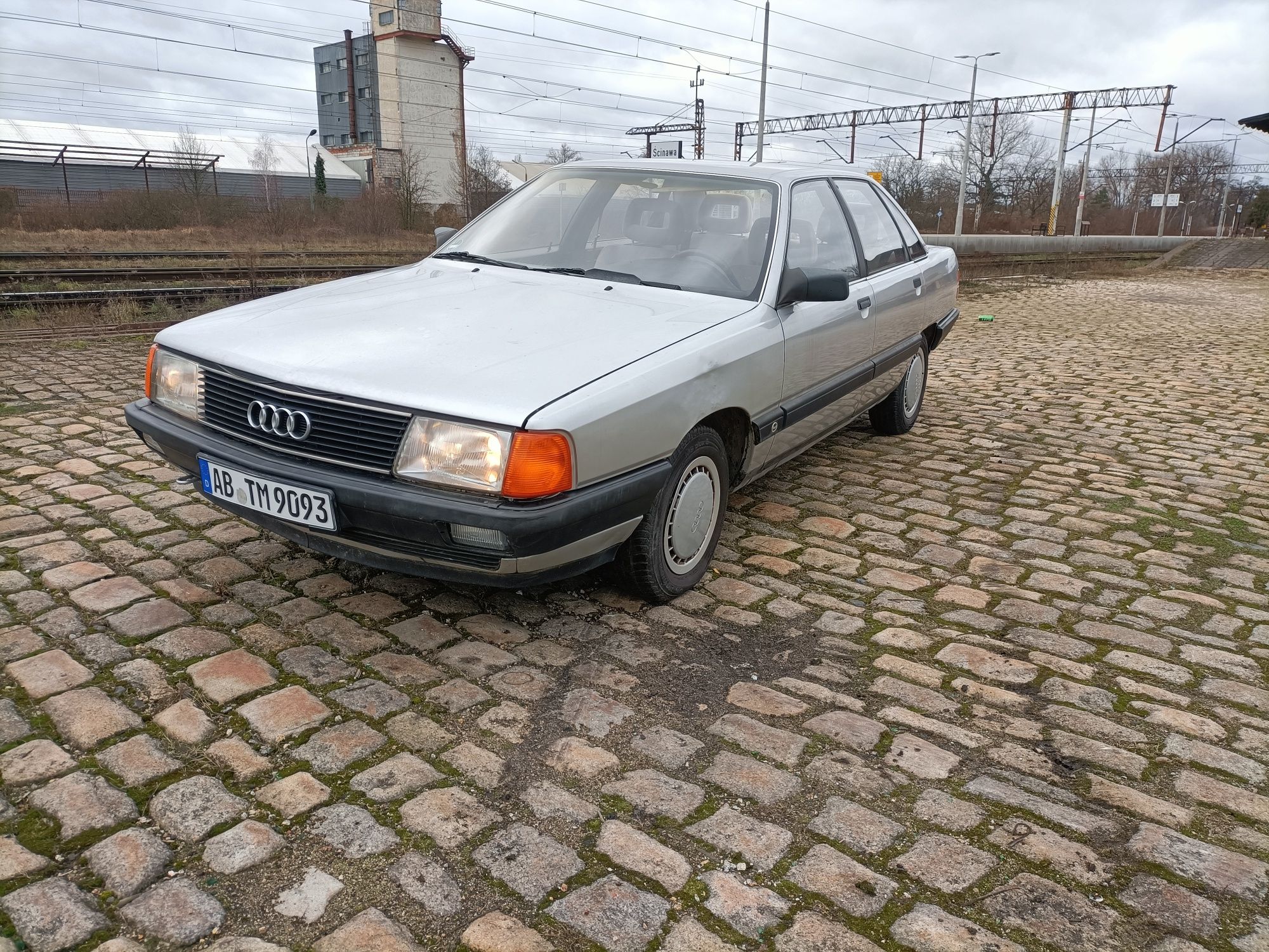 Audi 100 C3 cygaro