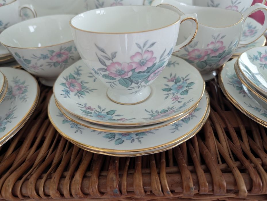 Zestaw filiżanek na 12 osob