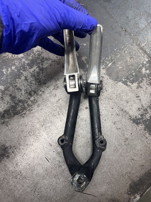 Підніжки пасажира Gilera runner