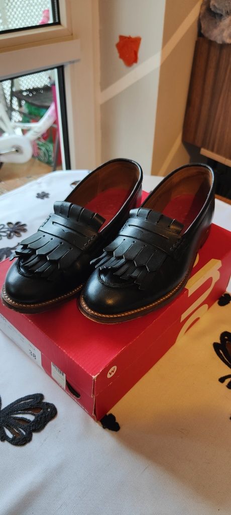 Piękne mokasyny Grenson