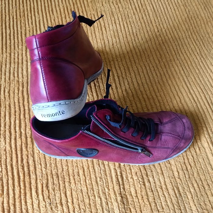 Botki damskie REMONTE , rozmiar 42 , wkładka 27 cm. Czerwone.