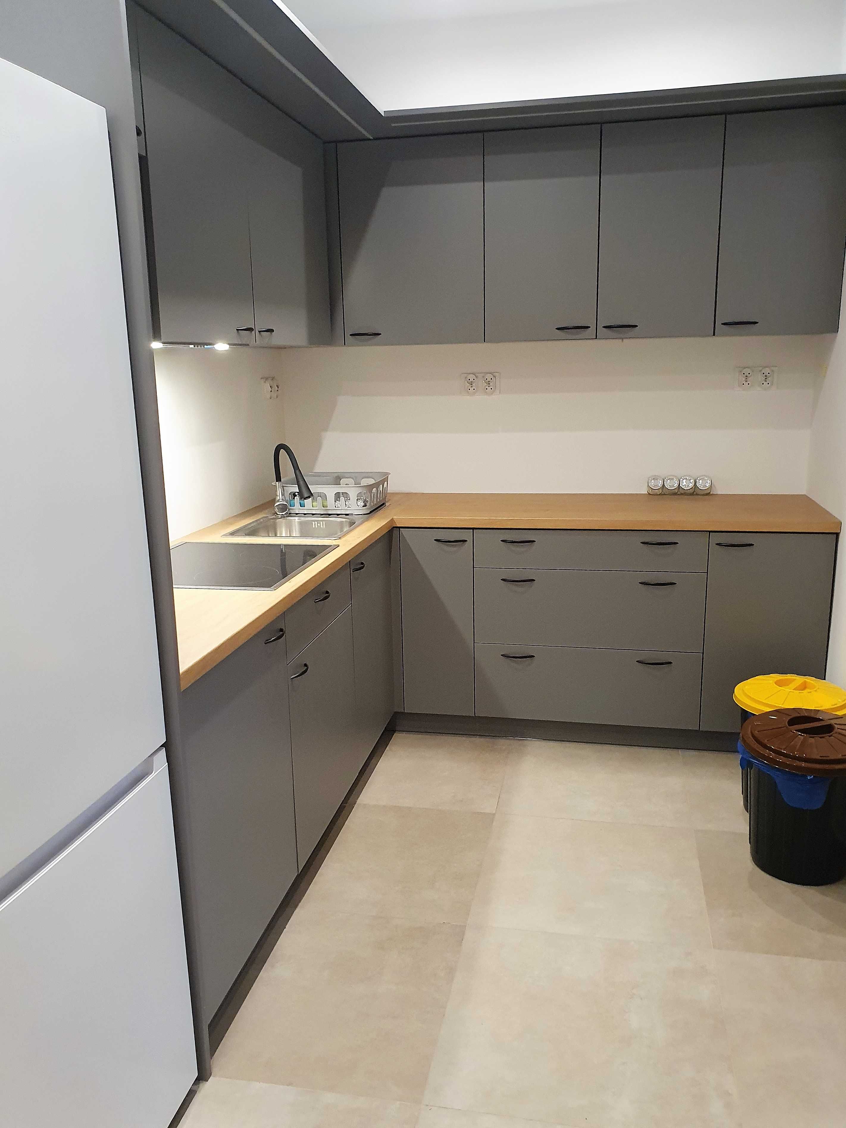 12 Centrum Zabrze - Apartament dla 7 osób 2 pokoje TV WIFI PARKING