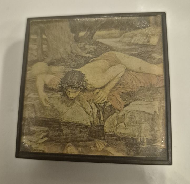 Stare czarne pudełeczko "Echo i narcyz",Anglia