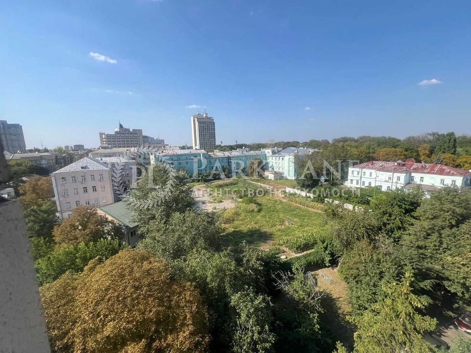 Продаж 2к сталінка з ліфтом вул Грушевського 34/1 Липки Центр