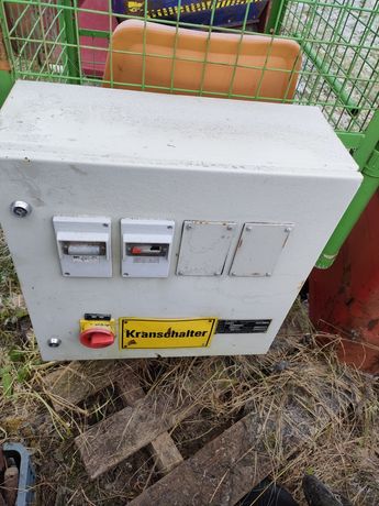 Skrzynka rozdzielnia elektryczna skrzynia austriacka włącznik