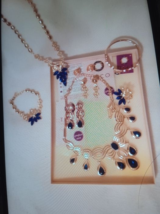 Продам жіночу красиву біжутерію два в одному, фірми ,,ТЮСО". Пишіть, д