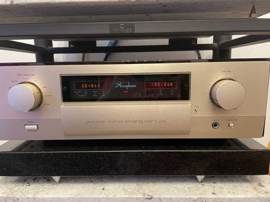 Accuphase C 2810