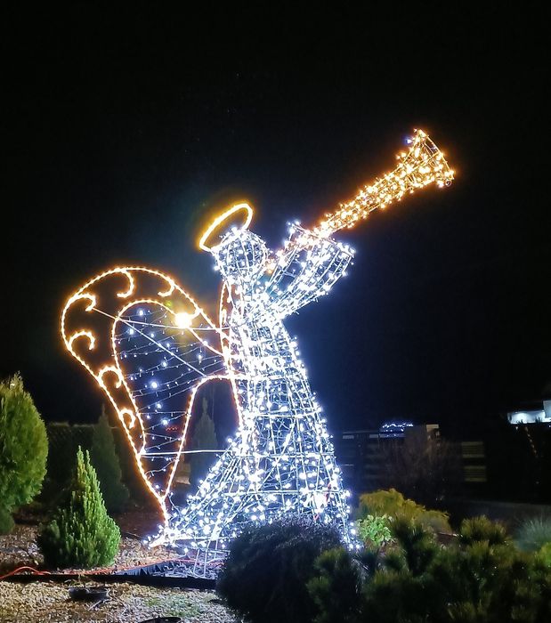 Ogrodowe ozdoby świąteczne "Anioł z trąbą"