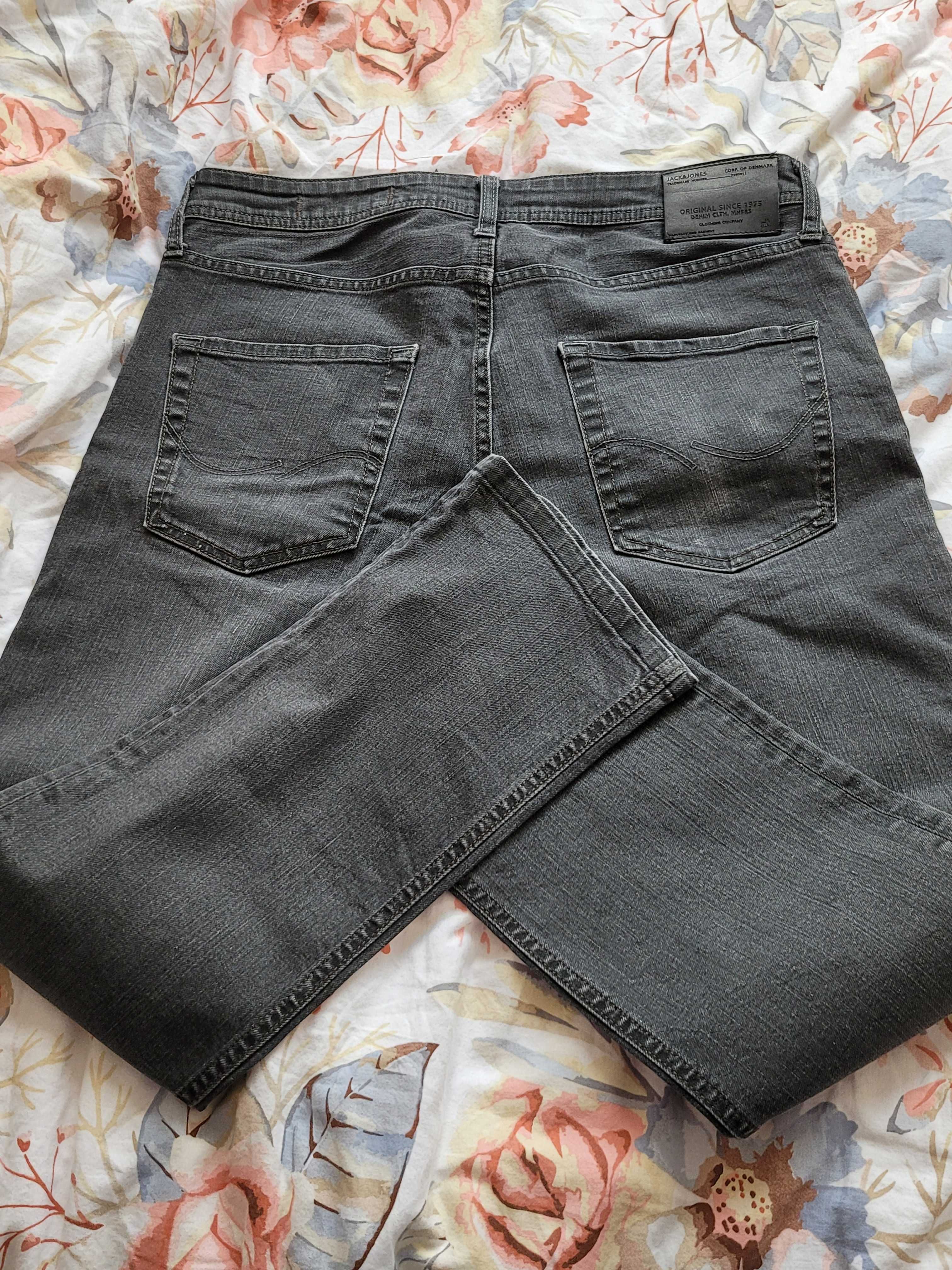 spodnie jeansy męskie, r. XL, markowe  Jones Jack