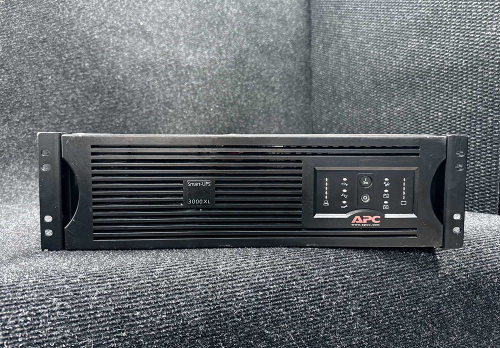 Джерело безперебійного живлення APC Smart-UPS 3000 XL