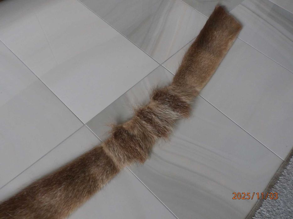 Zimowy szal z naturalnego futra nutri, długość 112 cm.