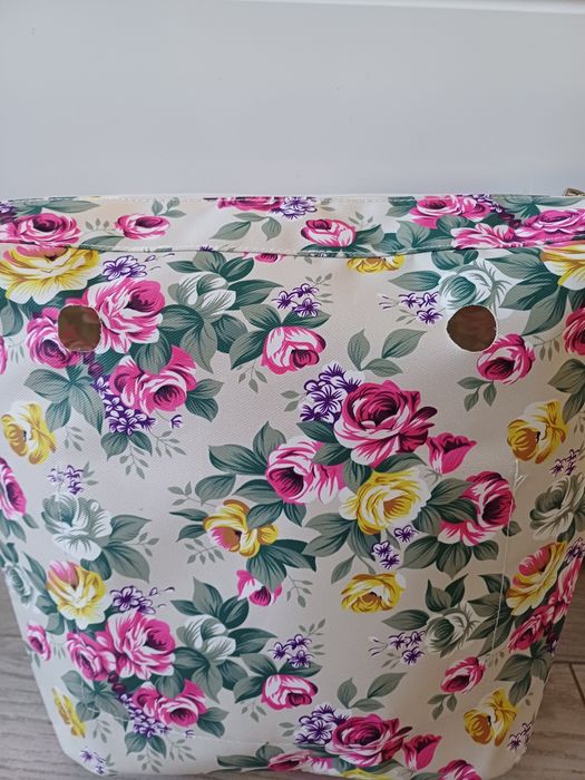 O Bag Mini, beżowy organizer w kolorowe kwiaty do torebki