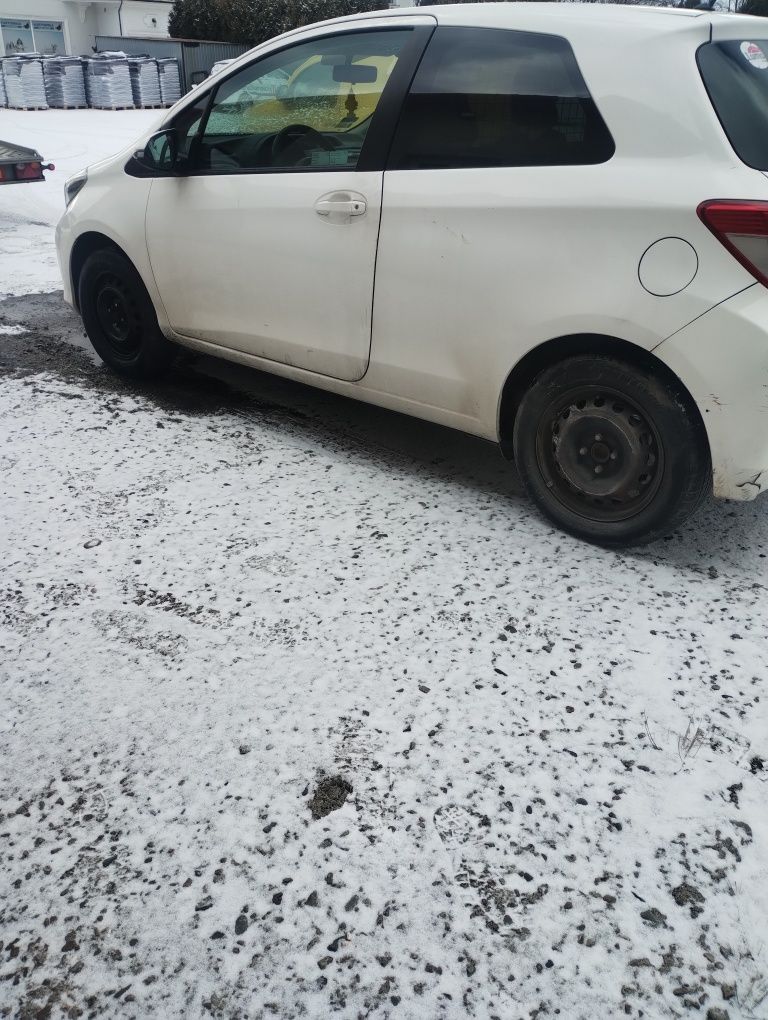 maska błotnik przedni pas yaris 3 lampy przednie deska rozdzielcza oś