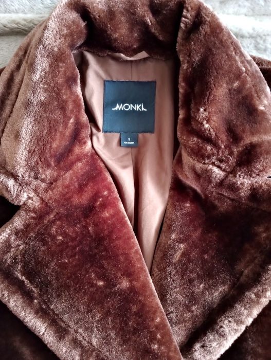 Damskie futerko Monki