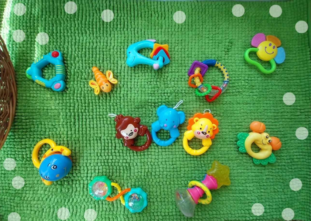 Іграшки забавки для немовлят бряцкальця пищалки м‘які розвиваючі книги