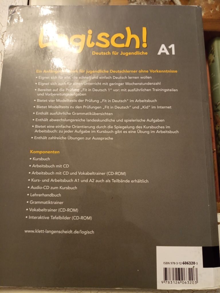Vendo livro actividade alemão Logisch 9 ano.