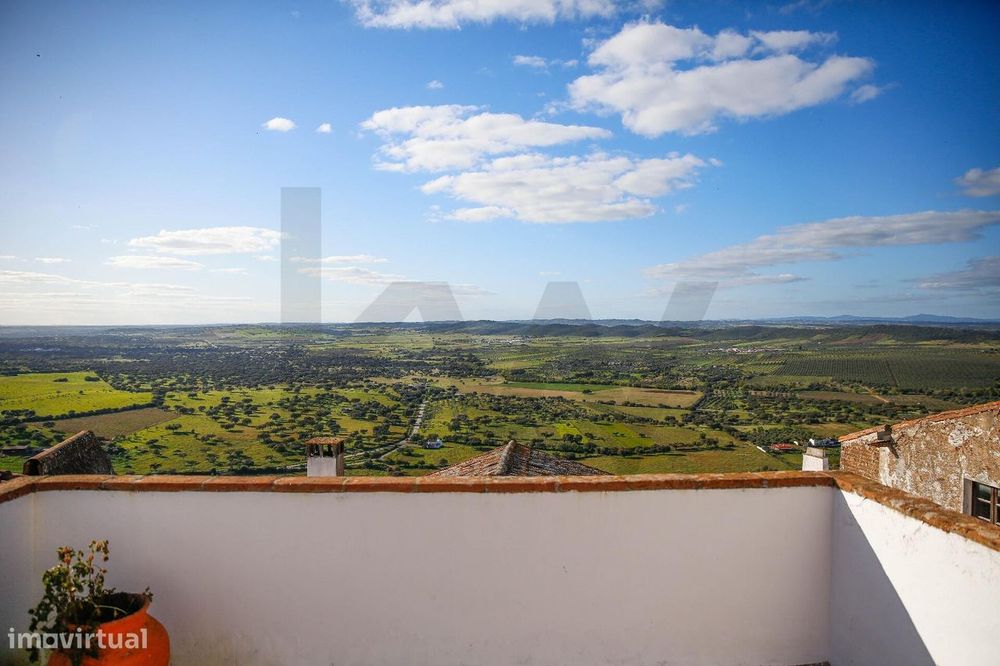 Moradia t4 | Com vista deslumbrante, dentro das Muralhas do Castelo d