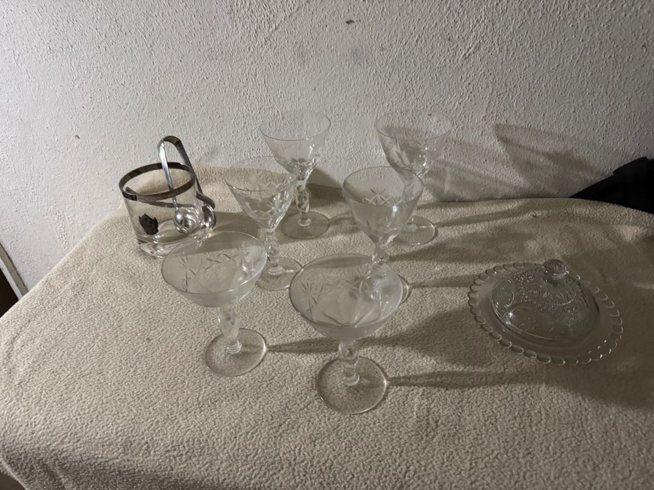 Conjuntos de porcelana, e cristais