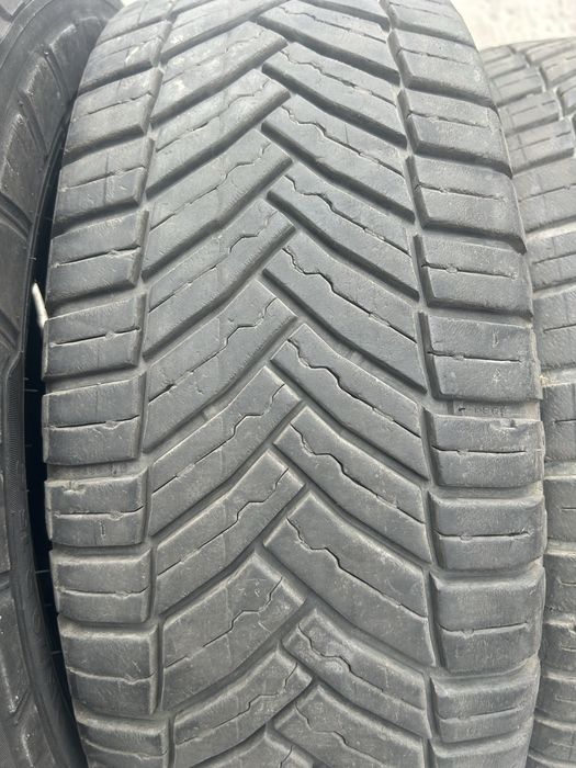 215/70R15c Michelin AgilisCrossClimate 109/107S