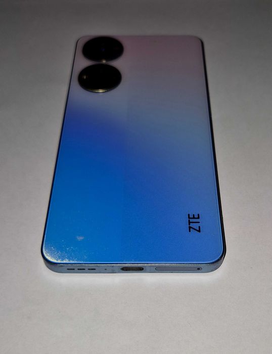Продам смартфон ZTE Blade V40s 6/128 GB Blue